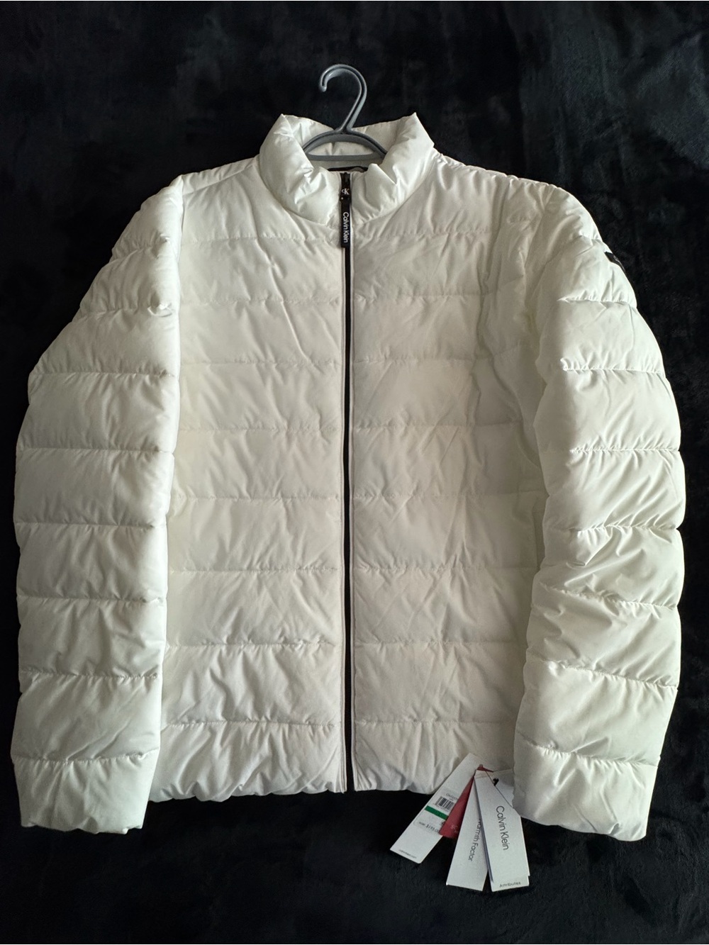 Size large men white puffer zip up